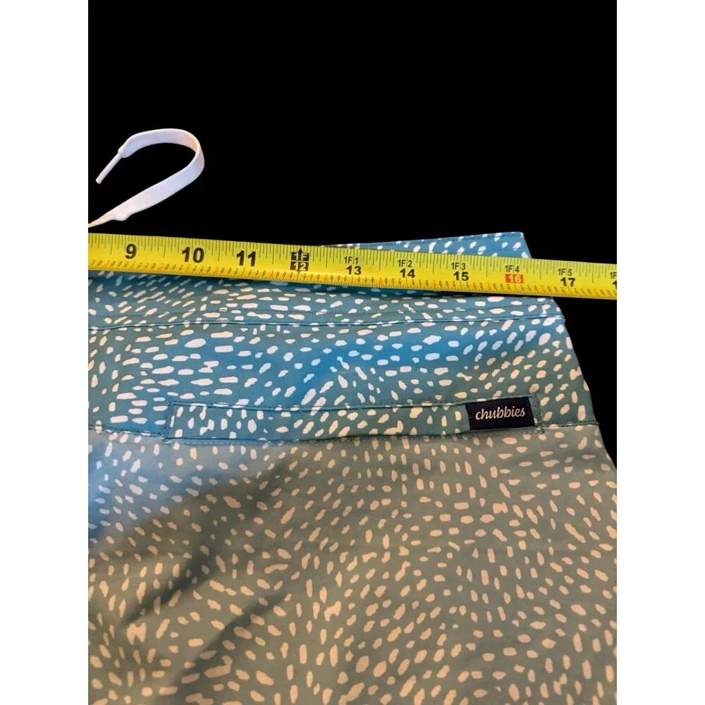 Chubbies Men's 32” Waist 6” Inseam Blue Pastel Patterned Swim Trunk Shorts